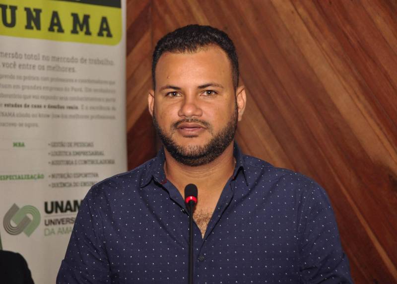 Com o objetivo de sensibilizar a população em geral a debater mais sobre a inserção do homem no sistema de saúde, a campanha “Novembro Azul” foi oficialmente lançada (foto) nesta segunda-feira, 5, pela Secretaria de Estado de Saúde Pública (Sespa) para reverter estatísticas que apontam a indiferença masculina em relação à prevenção de doenças e ao mesmo tempo a mortalidade por agravos que poderiam ser evitados. Na foto, Carlos Coelho, coordenador de Saúde do Homem pela Sespa.
FOTO: JOSÉ PANTOJA / ASCOM SESPA
DATA: 05.11.2018
BELÉM - PARÁ <div class='credito_fotos'>Foto: José Pantoja / Ascom Sespa | <a href='/midias/2018/originais/4c012afa-05ac-48cc-ac32-d2f67c556005.jpg' download><i class='fa-solid fa-download'></i> Download</a></div>