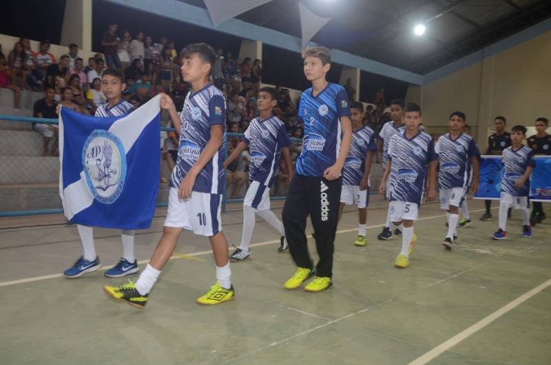 A cidade de Igarapé-Açu, no nordeste do Estado, sedia, até o próximo dia 20, a terceira etapa regional da 60ª edição dos Jogos Estudantis Paraenses (Jeps), uma ação esportivo-educacional que, ao longo de 60 anos propõe disseminar a cultura da paz e descobrir talentos esportivos. Cerca de 800 pessoas, entre atletas, professores e a comunidade participaram da cerimônia de abertura, nesta quarta-feira, 16, no ginásio Daniel Torres. Além de Igarapé-Açu, a terceira etapa também ocorre no município de Mocajuba.
FOTO: RAI PONTES / ASCOM SEDUC
DATA: 16.05.2018
IGARAPÉ-AÇU - PARÁ <div class='credito_fotos'>Foto: Rai Pontes/Ascom Seduc | <a href='/midias/2018/originais/4c4b95eb-932b-42ec-9203-027af958db95.jpg' download><i class='fa-solid fa-download'></i> Download</a></div>