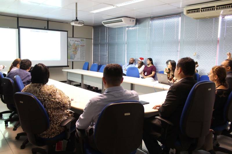 O 25º sorteio do Programa Nota Fiscal Cidadã (foto) foi realizado nesta quarta-feira (5), na sede da Secretaria de Estado da Fazenda (Sefa), em Belém. Foram sorteados 2.774 prêmios, no valor total de R$ 568.300,00, distribuídos em faixas: um prêmio extra de R$ 100 mil; um prêmio de R$ 40 mil; dois prêmios de R$ 20 mil e dois prêmios de R$ 10 mil; 18 prêmios de R$ 1 mil; 73 prêmios de R$ 500,00; 461 de R$ 200,00 e 2.216 prêmios de R$ 100,00. O valor global da premiação representa até 5% do volume de ICMS (imposto sobre circulação de mercadorias e serviços) recolhido mensalmente pelos estabelecimentos enquadrados no Programa. 

FOTO: ASCOM / SEFA
DATA: 05.12.2018
BELÉM - PARÁ <div class='credito_fotos'>Foto: Ascom Sefa   |   <a href='/midias/2018/originais/4cb9e491-6415-4a4f-a3b1-2a9c28ed355d.jpg' download><i class='fa-solid fa-download'></i> Download</a></div>