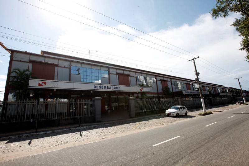 Quem utiliza o Terminal Hidroviário do Porto de Belém “Luiz Rebelo Neto”, seja para chegar ou sair da capital paraense por meio dos rios, há quatro anos sente uma grande diferença ao comparar o local com os demais portos existentes na cidade.
FOTO: RODOLFO OLIVEIRA / ARQUIVO AG. PARÁ
DATA: 23.05.2018
BELÉM - PARÁ <div class='credito_fotos'>Foto: Rodolfo Oliveira/Ag. Pará | <a href='/midias/2018/originais/4cff8de8-c46d-4b52-90e7-36f5c7854925.jpg' download><i class='fa-solid fa-download'></i> Download</a></div>