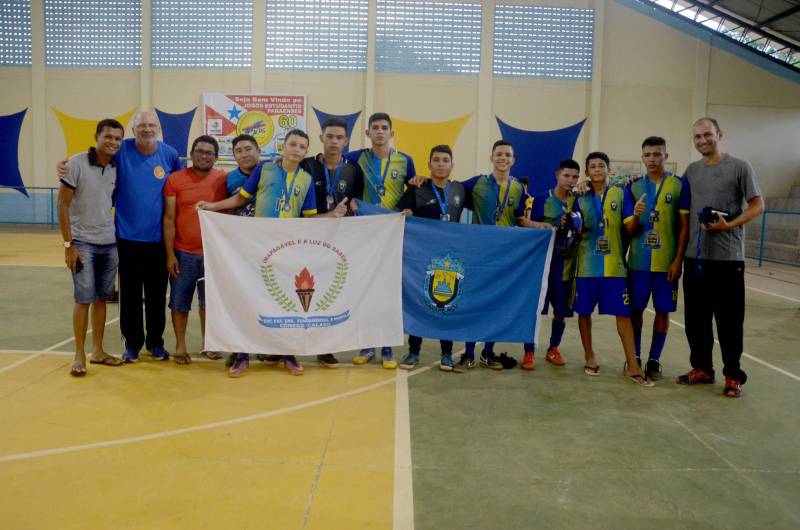 A etapa regional dos Jogos Estudantis Paraenses (Jeps), realizada de 16 a 19 de maio, no município de Igarapé-Açu, no nordeste do Estado, selecionou os times que vão disputar a etapa estadual, em junho, em Belém. Depois dos quatro dias de disputas, Castanhal foi apontada como a delegação que levará para a próxima etapa o maior número de times.
FOTO: RAI PONTES / ASCOM SEDUC
DATA: 20.05.2018
IGARAPÉ-AÇU - PARÁ <div class='credito_fotos'>Foto: Rai Pontes/Ascom Seduc | <a href='/midias/2018/originais/4d158651-29bd-4f49-8c98-de874e3224c2.jpg' download><i class='fa-solid fa-download'></i> Download</a></div>