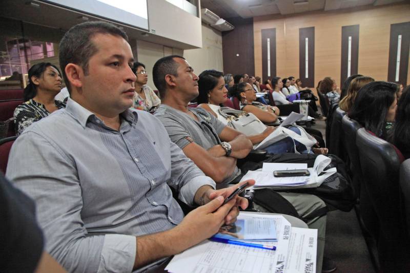 A Oficina de Trabalho da Comissão Estadual de Erradicação ao Trabalho Escravo (Coetrae), da Secretaria de Estado de Justiça e Direitos Humanos (Sejudh) começou na manhã desta quarta-feira, 25, no Auditório Aluysio Chaves, no Tribunal Regional do Trabalho da 8° Região, em Belém. O evento, que tem como principal objetivo a validação do Plano Estadual para a Erradicação do Trabalho Escravo do Pará (Peete/PA), segue até esta quinta-feira, 26, com a participação de diversas instituições governamentais e não governamentais que compõe a Coetrae, além de representações da sociedade civil de diversos municípios do Estado.
FOTO: WAGNER ALMEIDA / ASCOM SEJUDH
DATA: 25.04.2018
BELÉM - PARÁ <div class='credito_fotos'>Foto: Wagner Almeida/ Ascom Sejudh | <a href='/midias/2018/originais/4d708fa0-aad8-4714-b823-3a290a6e37cd.jpg' download><i class='fa-solid fa-download'></i> Download</a></div>