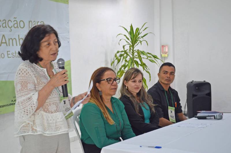 A segunda fase da II Qualificação para Gestão Ambiental dos Municípios do Pará foi iniciada na segunda-feira (14), no Polo Castanhal (Região Metropolitana de Belém), para dar continuidade à capacitação de gestores e técnicos de secretarias municipais de Meio Ambiente e de integrantes de conselhos ambientais. O objetivo é oferecer conhecimento, visando ao pleno exercício da gestão do meio ambiente, para representantes de 19 municípios das regiões de Integração Guamá e Rio Capim. A Secretaria de Estado de Meio Ambiente e Sustentabilidade (Semas) e o Programa Municípios Verdes (PMV), com apoio financeiro do Fundo Amazônia/Banco Nacional de Desenvolvimento Econômico e Social (BNDES), coordenam a programação, que ocorre até sexta-feira (18), na casa de recepções Estela, na sede municipal de Castanhal. Na foto, Maria Gertrudes, diretora geral do PMV.
FOTO: ASCOM / SEMAS
DATA: 15.05.2018
BELÉM - PARÁ <div class='credito_fotos'>Foto: ASCOM SEMAS | <a href='/midias/2018/originais/4d75a5bc-c5fa-4b26-8faf-c5cc320a3924.jpg' download><i class='fa-solid fa-download'></i> Download</a></div>