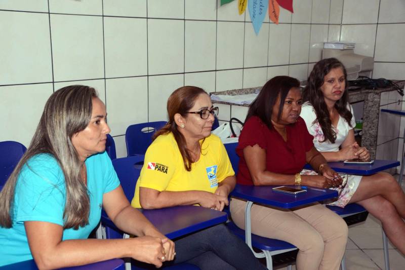 O município de Mãe do Rio, na região nordeste do Pará, receberá, no período de 9 a 13 deste mês, a 2ª etapa Regional dos Jogos Estudantis Paraenses (Jeps), que reunirá alunos-atletas de nove municípios da região, em uma disputa por uma vaga na etapa estadual dos jogos - que ocorrerá em junho, no Ginásio Olímpico Guilherme Paraense, em Belém. Quatro modalidades estarão em disputa durante os cinco dias da competição em Mãe do Rio: Futsal, Handebol, Voleibol e Basquetebol no masculino e feminino nas categorias A (alunos de 12 a 14 anos) e B (alunos de 15 a 17 anos). Estão inscritos atletas dos seguintes municípios, além de Mãe do Rio: Concórdia do Pará, Irituia, Aurora do Pará, Tomé-Açu, Ipixuna do Pará, Acará, Ulianopólis e Paragominas.
FOTO: ELISEU DIAS / ASCOM SEDUC
DATA: 09.05.2018
MÃE DO RIO - PARÁ <div class='credito_fotos'>Foto: Eliseu Dias / Ascom Seduc | <a href='/midias/2018/originais/4d78cfc9-b483-4567-92d6-e061164d3250.jpg' download><i class='fa-solid fa-download'></i> Download</a></div>