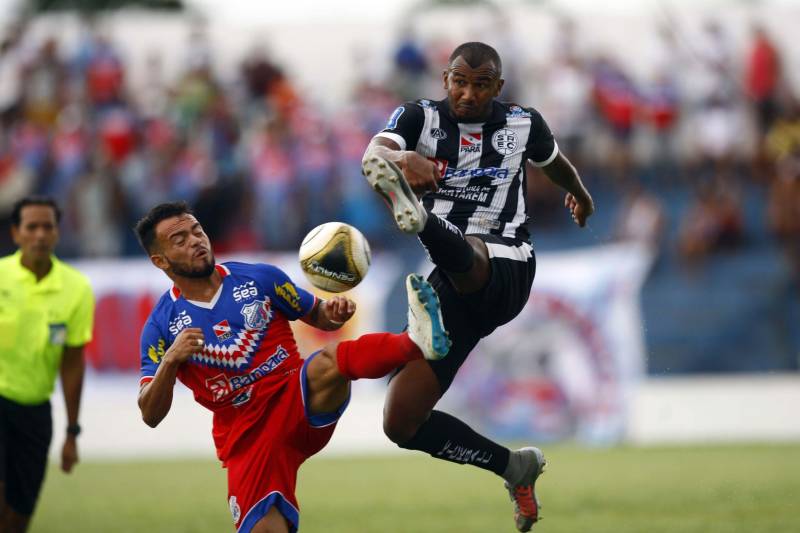 O Bragantino conquistou o terceiro lugar do Campeonato Paraense 2018 na tarde este sábado, 7. O Tubarão do Caeté recebeu o São Raimundo no Estádio Diogão e levou pelo placar de 1 x 0.
FOTO: THIAGO GOMES / AG. PARÁ
DATA: 07.04.2018
BRAGANÇA - PARÁ <div class='credito_fotos'>Foto: Thiago Gomes /Ag. Pará | <a href='/midias/2018/originais/4d9425db-7c28-470f-9975-e243bac2fae8.jpg' download><i class='fa-solid fa-download'></i> Download</a></div>