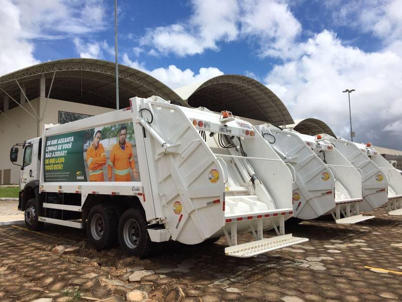 Assinatura de convênios, inaugurações e entregas de veículos integram a agenda de trabalho do governador Simão Jatene nesta sexta-feira (6), nos municípios de Rio Maria (foto) e Marabá, no sudeste paraense. A programação iniciou às 9h, no Parque de Exposições Valeu Boi, em Rio Maria, onde o governador atenderá demandas de nove municípios atingidos pelas enchentes.
FOTO: LIDIANE SOUZA / SECOM
DATA: 06.04.2018
RIO MARIA - PARÁ <div class='credito_fotos'>Foto: LIDIANE SOUZA / SECOM | <a href='/midias/2018/originais/4d9f42c6-dddc-4311-87c2-cec134ac7a0c.jpg' download><i class='fa-solid fa-download'></i> Download</a></div>