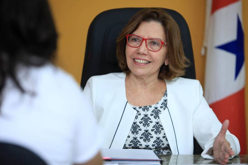 “Com a certificação a Santa Casa se insere em um cenário em prol da qualidade da assistência. Estudos demonstram que existem mortes evitáveis e o mundo inteiro se volta neste sentido. Compreendemos a necessidade de uma cultura de melhoria contínua. Com as mudanças, nós já observamos inclusive a redução de mortalidade na nossa unidade neonatal e nos óbitos maternos. O paciente que precisar de atendimento sabe que será bem atendido”, disse Rosângela Brandão Monteiro (foto), presidente da Santa Casa.
FOTO: MÁCIO FERREIRA / AG. PARÁ
DATA: 17.02.2018
BELÉM - PARÁ <div class='credito_fotos'>Foto: MÁCIO FERREIRA/ AG. PARÁ | <a href='/midias/2018/originais/4e6e3293-2b2f-48b7-a5ad-05f4ff5b61cf.jpg' download><i class='fa-solid fa-download'></i> Download</a></div>