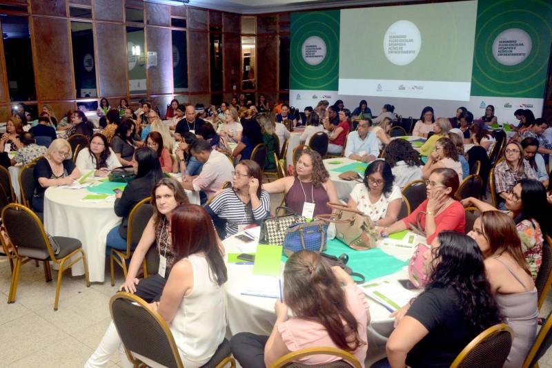 A 4ª edição do "Seminário Fluxo escolar: desafios e ações de enfrentamento", em Belém, teve como foco este ano as escolas de ensino médio da rede estadual. O encontro visa fortalecer o Programa Jovem de Futuro (PJF) como estratégia de implementação do Circuito de Gestão. O evento ocorreu na quinta-feira, (21) promovido pela Secretaria de Estado de Educação (Seduc) em parceria com o Instituto Unibanco.
FOTO: ELISEU DIAS / ASCOM SEDUC
DATA: 21.06.2018
BELÉM - PARÁ <div class='credito_fotos'>Foto: Eliseu Dias / Ascom Seduc | <a href='/midias/2018/originais/4e79901a-ceae-4f59-ab6a-85679514898a.jpg' download><i class='fa-solid fa-download'></i> Download</a></div>