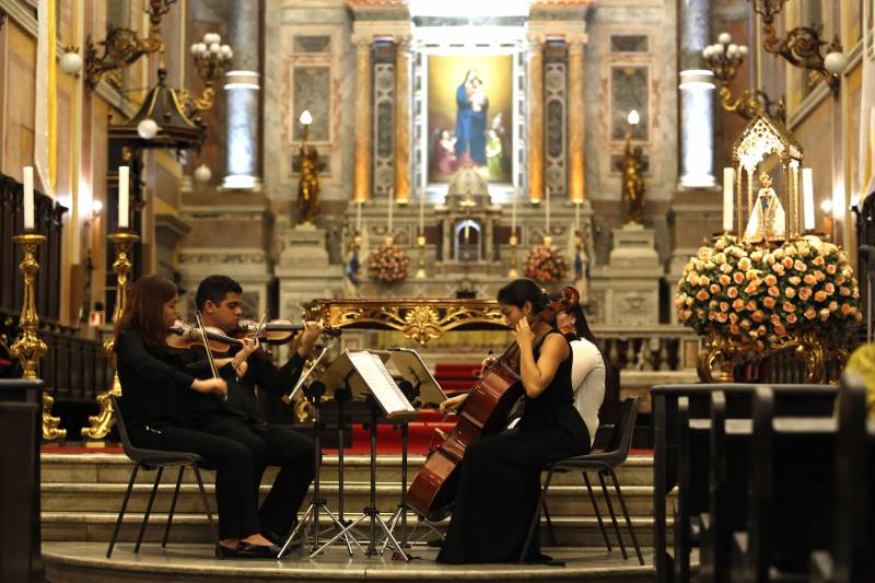 Apresentação do quarteto de cordas e duo de orgão e canto lírico da Uepa, na noite desta quinta-feira, 18, na Catedral de Belém.

FOTO: NAILANA THIELY / ARQUIVO ASCOM UEPA
DATA: 18.10.2018
BELÉM - PARÁ <div class='credito_fotos'>Foto: Nailana Thiely / Ascom Uepa   |   <a href='/midias/2018/originais/4e80dc52-6462-4d99-94fc-e23dbeabc9c4.jpg' download><i class='fa-solid fa-download'></i> Download</a></div>
