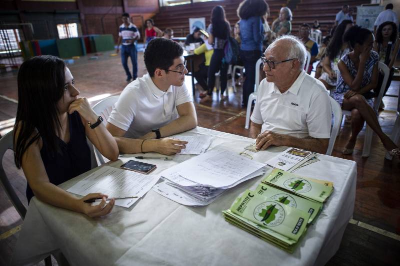Com o tema “Fazer saúde na Amazônia: desafios e perspectivas nas comunidades ribeirinhas”, a XII Semana da Saúde realizada pelo Centro de Ciências Biológicas e da Saúde (CCBS) da Universidade do Estado do Pará (Uepa) foi aberta na noite desta quarta-feira, 16.
FOTO: NAILANA THIELY / ASCOM UEPA
DATA: 17.05.2018
BELÉM - PARÁ <div class='credito_fotos'>Foto: Nailana Thiely / Ascom Uepa | <a href='/midias/2018/originais/4e84082c-e115-4e17-bd6d-413b30ec20b7.jpg' download><i class='fa-solid fa-download'></i> Download</a></div>