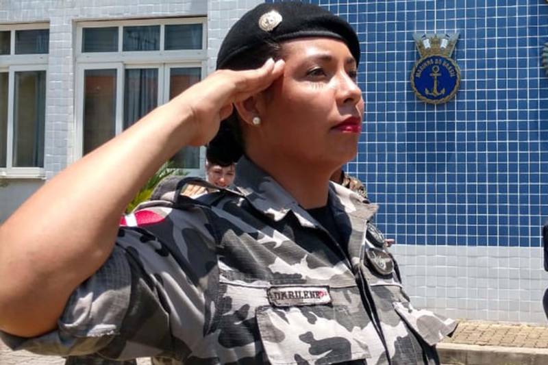 Pela primeira vez o Estado do Pará contará com uma policial militar nas Forças de Paz da Organização das Nações Unidas (ONU). A cabo PM Darilene Castro Monteiro Moura, integrante da Rondas Ostensivas Táticas Metropolitanas (Rotam), unidade vinculada ao Comando de Missões Especiais (CME) da Polícia Militar, deve trocar a boina preta pela azul em missão no continente africano, no período 2019-2020.

FOTO: ASCOM PM
DATA: 19.12.2018
BELÉM - PARÁ <div class='credito_fotos'>Foto: Ascom Polícia Militar   |   <a href='/midias/2018/originais/4e8c7286-175e-40e6-8609-49ff48a41365.jpg' download><i class='fa-solid fa-download'></i> Download</a></div>