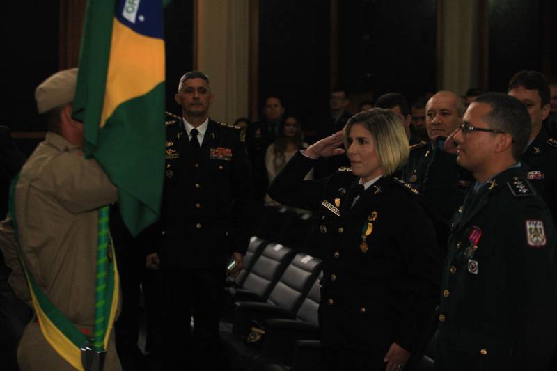 A Secretaria de Estado de Segurança Pública e Defesa Social (Segup), por meio do Instituto de Ensino de Segurança Pública (Iesp), realizou, nesta quarta-feira, 28, no auditório do Ciaba, as formaturas das turmas do Curso Superior de Polícia e Bombeiro Militar CSPBM/2018- Especialização em Gestão Estratégica e Defesa Social e dos cursos de Aperfeiçoamento de Oficiais- CAO/2018 da Polícia Militar do Pará e do Corpo de Bombeiros Militar do Pará- Especialização em Defesa Social em Cidadania.

FOTO: SIDNEY OLIVEIRA / AG. PARÁ
DATA: 28.11.2018
BELÉM - PARÁ <div class='credito_fotos'>Foto: Sidney Oliveira/Ag. Pará   |   <a href='/midias/2018/originais/4ed78b30-df75-4417-aad4-e630d6373234.jpg' download><i class='fa-solid fa-download'></i> Download</a></div>