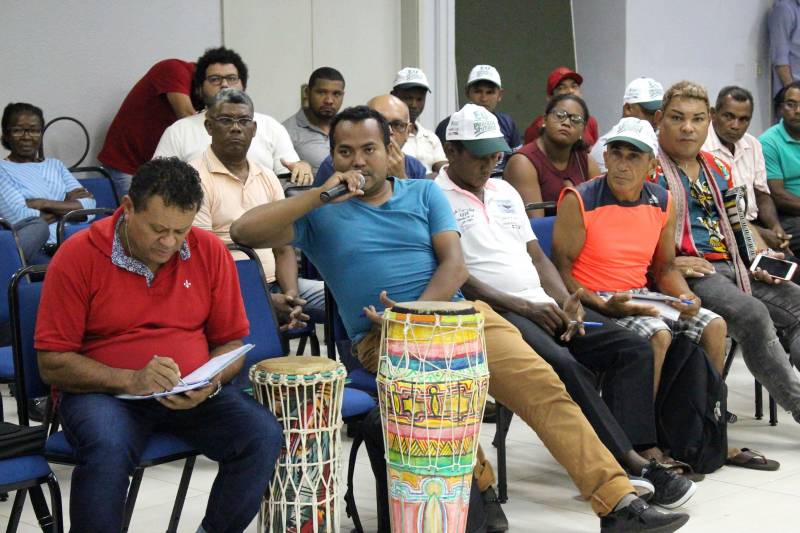 Representantes de 47 comunidades quilombolas de diversas regiões do Pará discutiram em Belém, durante dois dias, estratégias para elaboração do Cadastro Ambiental Rural (CAR) em seus territórios. A oficina foi promovida pelo governo do Estado, por meio da Secretaria de Estado de Meio Ambiente e Sustentabilidade (Semas) e do Programa Municípios Verdes (PMV), aprovado pelo Fundo Amazônia/Banco Nacional de Desenvolvimento Econômico e Social (BNDES). Embora o encontro – realizado na quarta-feira (09) e quinta (10) – tenha sido promovido pelas equipes técnicas da Semas e do PMV, os representantes quilombolas foram protagonistas.
FOTO: ASCOM PMV
DATA: 11.05.2018
BELÉM - PARÁ <div class='credito_fotos'>Foto: ASCOM PMV | <a href='/midias/2018/originais/4eee8986-518b-49b7-ae94-e498d51c693f.jpg' download><i class='fa-solid fa-download'></i> Download</a></div>