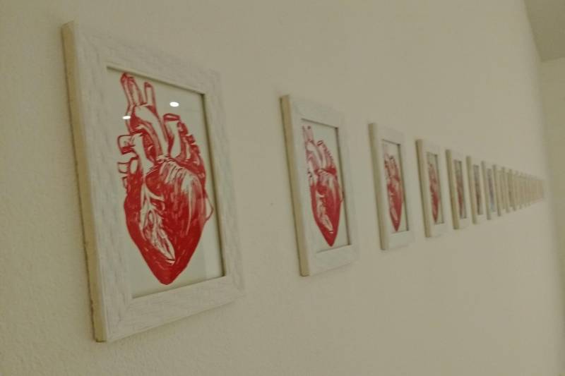 A exposição “Corpo-Máquina”, do artista Jean Ribeiro, é um dos projetos vencedores do edital Pauta Livre 2018, por meio do Seiva - Programa de Incentivo à Arte e à Cultura. A exposição xilográfica terá abertura hoje, 15, às 19h, na Galeria Theodoro Braga, da Fundação Cultural do Pará (FCP), e permanecerá aberta para visitação até o dia 13 de abril, de 9h as 18h. Jean Ribeiro utilizou a técnica de xilogravura e linéleo-gravura para montar a exposição. O artista trabalha comprovadamente com essa linguagem há 16 anos, iniciando sua trajetória na oficina de xilogravura do Curro Velho, da FCP.
FOTO: ASCOM / FCP
DATA: 15.03.2018
BELÉM - PARÁ <div class='credito_fotos'>Foto: ASCOM FCP | <a href='/midias/2018/originais/4f1bd1fd-b6a4-4ca4-be51-1cdd669ced31.jpg' download><i class='fa-solid fa-download'></i> Download</a></div>