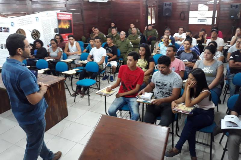 A Secretaria de Estado de Turismo (Setur) promove a capacitação da segunda turma do curso Trilhas e Caminhadas, até este sábado, 24, no Parque Estadual do Utinga (Peut).
FOTO: ASCOM SETUR
DATA: 22.02.2018
BELÉM - PARÁ <div class='credito_fotos'>Foto: ASCOM SETUR | <a href='/midias/2018/originais/4f61b4d1-ea8b-424c-b74f-e90e9ca43182.jpg' download><i class='fa-solid fa-download'></i> Download</a></div>