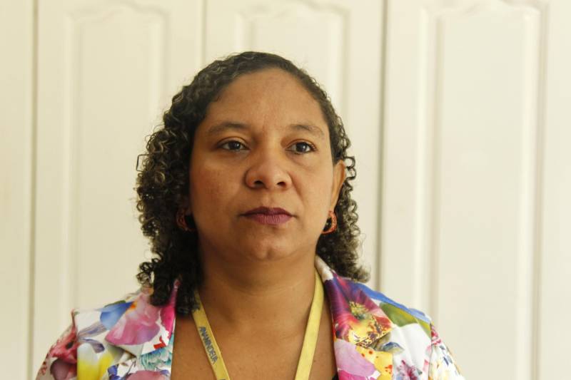 Uma representante do Conselho Tutelar de Ananindeua também esteve presente no momento em que Tayná fez a entrega da bebê para Ana Cristina. A conselheira Denise Mendes (foto) informou que o conselho fica responsável por dar toda a assistência necessária à criança, no período em que estiver com a avó.
FOTO: AKIRA ONUMA / ASCOM SUSIPE
DATA: 16.05.2018
BELÉM - PARÁ <div class='credito_fotos'>Foto: Akira Onuma / Ascom Susipe | <a href='/midias/2018/originais/4f7b6271-791d-431f-bd65-06dbbab32a8d.jpg' download><i class='fa-solid fa-download'></i> Download</a></div>