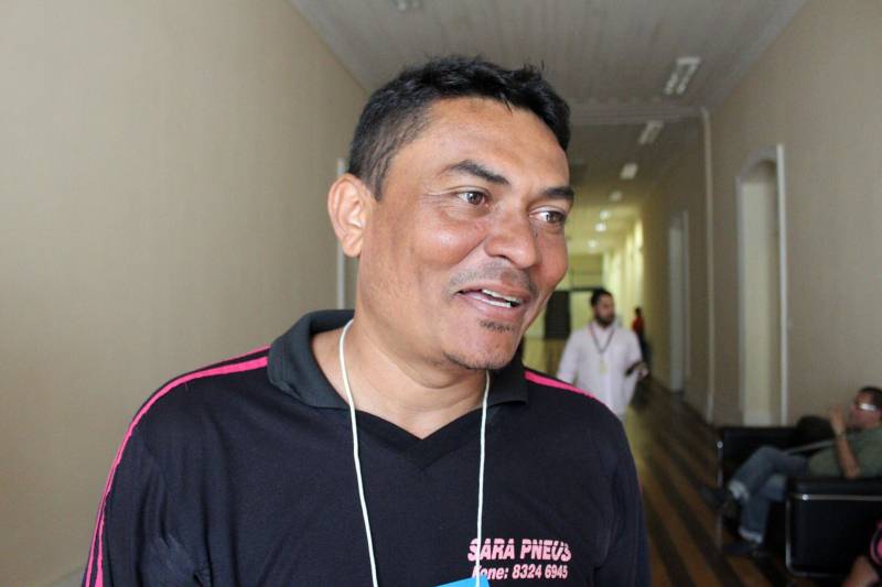 Participando do programa pela primeira vez, Alexandre Toscano (foto), 36 anos, que já trabalha com venda de água, pretende montar um depósito de bebidas no bairro onde mora. Há dois meses ele vem participando de cursos de preparação para pequenos empreendedores, oferecidos por meio da parceria com o Serviço Brasileiro de Apoio às Micro e Pequenas Empresas (Sebrae).

FOTO: ASCOM SUSIPE
DATA: 22.11.2018
BELÉM - PARÁ <div class='credito_fotos'>Foto: ASCOM SUSIPE   |   <a href='/midias/2018/originais/4faffd16-0481-4885-9d02-2288165cf9ca.jpg' download><i class='fa-solid fa-download'></i> Download</a></div>