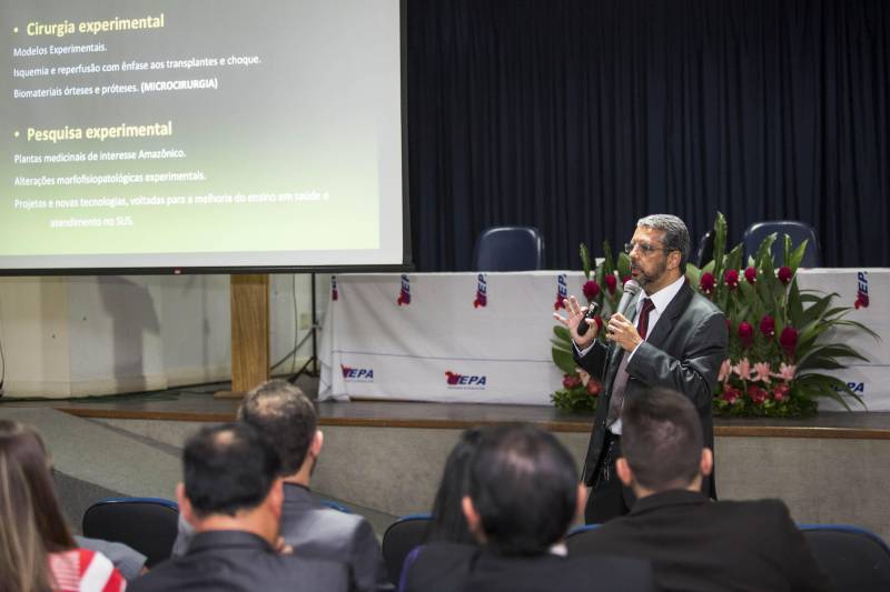 Cerimônia de acolhimento e aula inaugural do Mestrado Profissional em Cirurgia e Pesquisa Experimental (Cipe), no auditório da Unidade de Ensino e Assistência em Fisioterapia e Terapia Ocupacional (UEAFTO), do Centro de Ciências Biológicas e da Saúde (CCBS), na noite desta sexta-feira, 12.
FOTO: NAILANA THIELY / ARQUIVO / ASCOM UEPA
DATA: 12.05.2017
BELÉM - PARÁ <div class='credito_fotos'>Foto: Nailana Thiely / Ascom Uepa | <a href='/midias/2018/originais/50065447-1ec3-4af5-9362-65a88286f31e.jpg' download><i class='fa-solid fa-download'></i> Download</a></div>