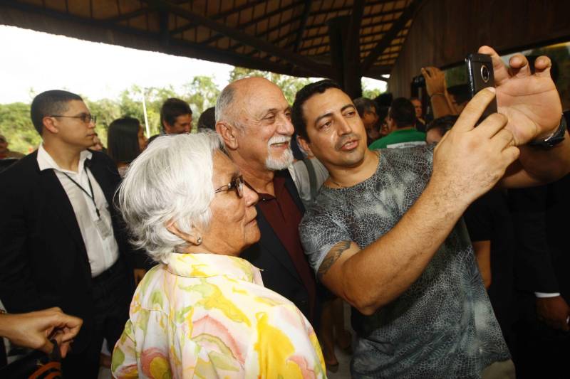 O Parque Estadual do Utinga (PEUt) o mais importante espaço de preservação e estudo da biodiversidade dentro da Região Metropolitana de Belém será reaberto à população a partir desta sexta,16, a partir das 16h30, com apresentações artísticas, com o Boi Veludinho, crianças do Pro Paz e a premiada Orquestra Sinfônica do Theatro da Paz. A apresentação será em um espaço ao ar livre e não será necessária a retirada de ingressos, por esse motivo, a recomendação é que o público chegue cedo, porque a entrada será fechada quando o espaço estiver lotado.
FOTO: THIAGO GOMES / AG PARÁ
DATA: 16.03.2018
BELÉM - PARÁ <div class='credito_fotos'>Foto: Thiago Gomes /Ag. Pará | <a href='/midias/2018/originais/5007d995-9cb1-4ceb-a40e-82b360a9d9ff.jpg' download><i class='fa-solid fa-download'></i> Download</a></div>