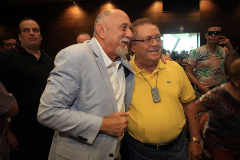 Com a entrega de mais 359 veículos, somente esta semana, o Governo do Pará reforçou a atuação da área de segurança pública em todo o Estado. Todos os veículos auxiliarão no combate a criminalidade e a manutenção da segurança em todo o território paraense. Boa parte desses veículos foi destinada diretamente para as guardas municipais, numa ação integrada com as Prefeituras, por meio da Secretaria de Segurança Pública e Defesa Social (Segup) com articulação da Secretaria de Municípios Sustentáveis, que define em conjunto com os municípios, a agenda de prioridades. A última etapa da entrega ocorreu nesta quinta-feira (5), no Hangar – Centro de Convenções da Amazônia.
FOTO: RODOLFO OLIVEIRA / AG. PARÁ
DATA: 05.07.2018
BELÉM - PARÁ <div class='credito_fotos'>Foto: Rodolfo Oliveira/Ag. Pará | <a href='/midias/2018/originais/5016d3be-7d05-4105-8237-ab37e7e43c4b.jpg' download><i class='fa-solid fa-download'></i> Download</a></div>