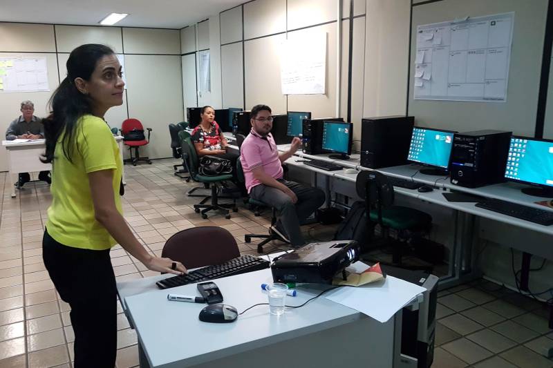 Encerrou nesta quinta-feira, 26, o módulo de Equilíbrio Fiscal do Workshop de Melhoria da Situação Fiscal dos Municípios do Pará para o polo Belém III, criado recentemente para atender os gestores e técnicos que não participaram do primeiro circuito de workshops, iniciado em outubro do ano passado, e que capacitou 53 cidades que integram o Programa Municípios Sustentáveis (PMS), desenvolvido pela Secretaria Extraordinária de Municípios Sustentáveis (Semsu). Brenda Rassy (foto), servidora da Secretaria de Estado de Planejamento (Seplan) é uma das funcionárias públicas que estão desenvolvendo os treinamentos.
FOTO: DANI FILGUEIRAS / ASCOM SEMSU
DATA: 26.04.2018
BELÉM - PARÁ <div class='credito_fotos'>Foto: DANI FILGUEIRAS / ASCOM SEMSU | <a href='/midias/2018/originais/50233df8-01c9-4563-9532-d04443c6d018.jpg' download><i class='fa-solid fa-download'></i> Download</a></div>