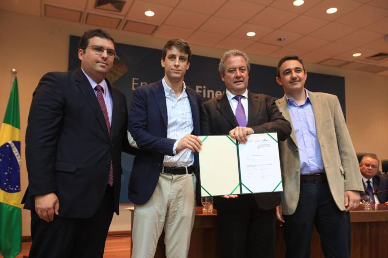 A maior financiadora de estudos e projetos da América Latina, a Financiadora de Estudos e Projetos (FINEP), abriu um escritório em Belém focado no desenvolvimento da pesquisa e inovação na região Norte. A FINEP é uma empresa pública brasileira de fomento à ciência, tecnologia e inovação em empresas, universidades, institutos tecnológicos e outras instituições públicas ou privadas, sediada no Rio de Janeiro.  A empresa é vinculada ao Ministério da Ciência e Tecnologia e Inovação. A inauguração ocorreu durante a abertura de “Encontro Finep para Inovação”. A abertura contou com a presença do Governador em Exercício Zequinha Marinho, do secretário de Estado de Ciência, Ciência, Tecnologia e Educação Técnica e Tecnológica, Alex Fiuza de Melo e contou com a participação de autoridades do Ministério da Ciência, Tecnologia, Inovações e Comunicações (Mctic), da Finep, do Governo do Estado do Pará, além de representantes de instituições locais. Na foto, o presidente nacional da Finep, Ronaldo Camargo (cabelos brancos).

FOTO RODOLFO OLIVEIRA / AG. PARÁ
DATA: 19.12.2018
BELÉM - PARÁ
 <div class='credito_fotos'>Foto: Rodolfo Oliveira/Ag. Pará   |   <a href='/midias/2018/originais/5038efc7-c2e2-46d0-8d51-b21be18eee1f.jpg' download><i class='fa-solid fa-download'></i> Download</a></div>