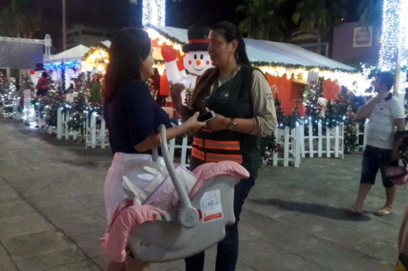 Mais de 75 condutores dos chamados “táxi lotação” e 32 mototaxistas que rodam em Marabá, sudeste do Pará, participaram das atividades desempenhadas pela Coordenadoria de Educação do Departamento de Trânsito do Estado do Pará (Detran), finalizadas no último final de semana. O trabalho abrangeu, também, escolas públicas e um shopping da cidade durante programação denominada de “Natal Encantando”.

FOTO: ASCOM DETRAN
DATA: 17.12.2018
MARABÁ - PARÁ <div class='credito_fotos'>Foto: ASCOM DETRAN   |   <a href='/midias/2018/originais/50ef368b-b7b7-4e31-b22d-7ea4a373a95e.jpg' download><i class='fa-solid fa-download'></i> Download</a></div>