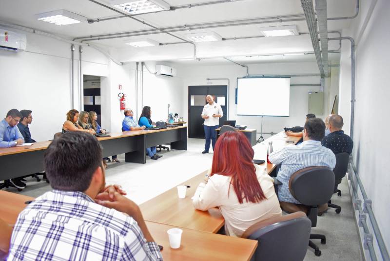 A Secretaria de Ciência, Tecnologia e Educação Profissional e Tecnológica (Sectet) realizou, na manhã desta nesta sexta-feira (21), mais uma edição dos “Diálogos da Inovação”. O tema abordado, desta vez, foi "Governança territorial e desenvolvimento local".  O evento (foto) ocorreu no Espaço Empreendedor do Parque de Ciência e Tecnologia Guamá (PCT Guamá).

FOTO: ASCOM / SECTET
DATA: 20.12.2018
BELÉM - PARÁ <div class='credito_fotos'>Foto: Ascom Sectet   |   <a href='/midias/2018/originais/51092c7d-7d01-45cd-ad77-686042b46eac.jpg' download><i class='fa-solid fa-download'></i> Download</a></div>