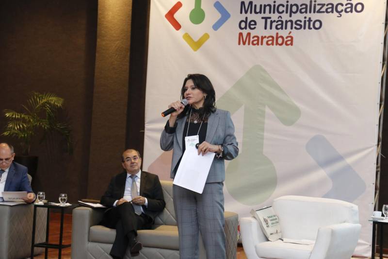 A segunda edição do Fórum de Municipalização de Trânsito levou a Marabá, no sudeste paraense, o debate sobre o processo de mudança de gestão do trânsito, apresentando o passo a passo da implantação e seus benefícios. Promovido pelo Departamento de Trânsito do Estado (Detran), em parceria com o Ministério Público do Estado, o fórum começou nesta segunda-feira (25) e prossegue na terça (26), no Carajás Centro de Convenções. Na foto, a diretora-geral do Detran, Andrea Hass.
FOTO: ASCOM DETRAN
DATA: 25.06.2018
MARABÁ - PARÁ <div class='credito_fotos'>Foto: ASCOM DETRAN | <a href='/midias/2018/originais/515082b3-7c47-4ec4-9d76-7dce7e327095.jpg' download><i class='fa-solid fa-download'></i> Download</a></div>