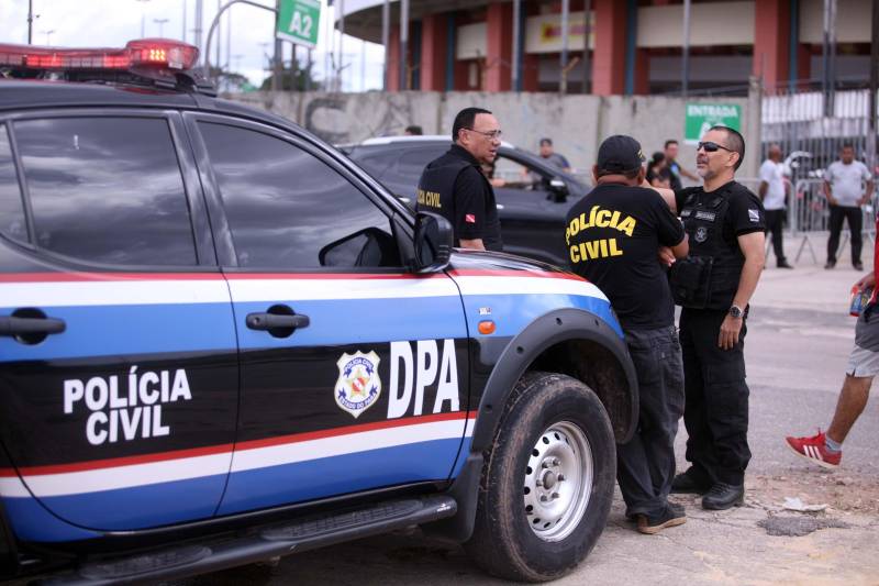 O Clube do Remo venceu o Paysandu por 2 a 1 na tarde deste domingo, partida realizada no Estádio Mangueirão, e largou na frente pelo título do Campeonato Paraense de 2018. Na foto, policiamento faz a segurança da partida.
FOTO: THIAGO GOMES / AG. PARÁ
DATA: 01.04.2018
BELÉM - PARÁ <div class='credito_fotos'>Foto: Thiago Gomes /Ag. Pará | <a href='/midias/2018/originais/51739ae0-62b5-40a5-abdb-839d9b7d338c.jpg' download><i class='fa-solid fa-download'></i> Download</a></div>