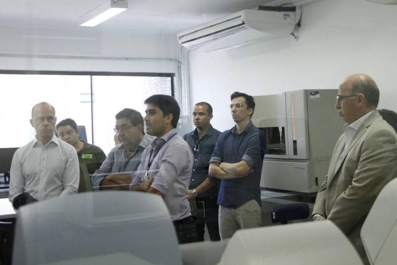 O Grupo de Trabalho da Pecuária Intensiva, criado no âmbito do Programa Pará 2030, da Secretaria de Estado de Desenvolvimento Econômico, Mineração e Energia (Sedeme), para aproximar todos os agentes do setor e encaminhar demandas, fazer sugestões e solucionar gargalos tecnológicos, fundiários e mercadológicos, reuniu-se nesta quinta-feira, 8, em visita ao Parque de Ciência e Tecnologia Guamá (PCT Guamá), para conhecer inovações que atendam suas demandas específicas.
FOTO: ASCOM SEDEME
DATA: 08.03.2018
BELÉM - PARÁ <div class='credito_fotos'>Foto: Ascom Sedeme | <a href='/midias/2018/originais/51a94286-f8bd-4d8b-9c7c-55e734d21ad9.jpg' download><i class='fa-solid fa-download'></i> Download</a></div>