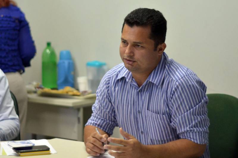 Uma reunião do Conselho Estadual de Desenvolvimento Rural Sustentável aprovou a instalação da Câmara Técnica de Crédito Fundiário (CTCF) que vai assessorar o CEDRS-PA na implantação da nova política de financiamento de produtores rurais no Pará. A CTCF terá suporte técnico, administrativo e operacional da Secretaria de Estado de Desenvolvimento Agropecuário e da Pesca (Sedap), onde foi realizada a reunião nesta quarta-feira, 31. A CTCF vai propor estudos para implantação do Programa Nacional de Crédito Fundiário no Pará e analisar as propostas de financiamento, no que se refere à viabilidade técnica, ambiental, econômica e social dos projetos. Será coordenada pela Unidade Técnica Estadual do PNCF, que é comandada pela engenheira agrônoma da Sedap, Cleide Amorim.
FOTO: ASCOM / SEDAP
DATA: 31.10.2018
BELÉM - PARÁ <div class='credito_fotos'>Foto: Ascom Sedap | <a href='/midias/2018/originais/51cca26f-3481-4d53-93b2-95732730efe6.jpg' download><i class='fa-solid fa-download'></i> Download</a></div>
