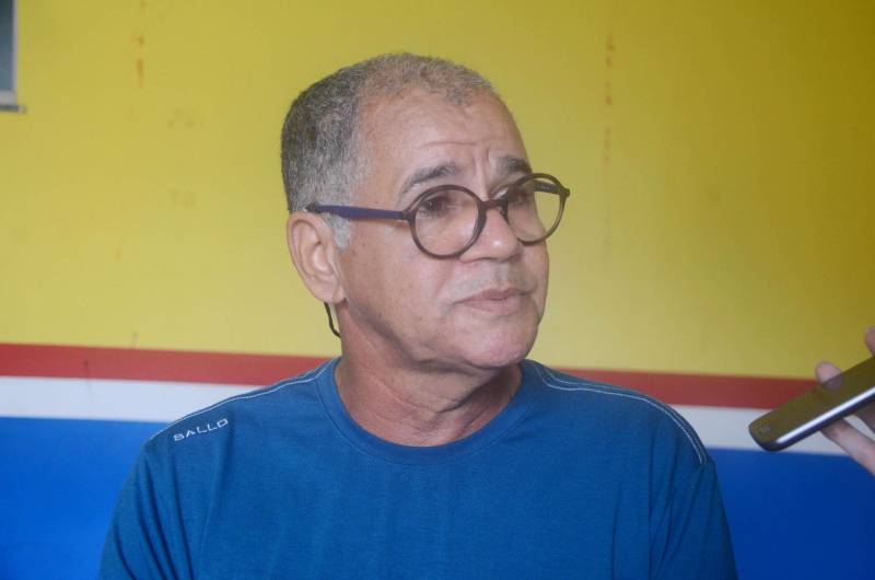 Técnicos e professores que trabalham com educação especial na rede estadual de ensino participam, até sexta-feira (27), na Escola de Educação Tecnológica Professor Anísio Teixeira, do Seminário paraense de multiplicadores para a educação especial na perspectiva da inclusão. Promovido pela Coordenadoria de Educação Especial e Centro de Formação de Professores da Educação Básica da Secretaria de Estado de Educação (Seduc), o evento reúne cerca de 100 profissionais, representantes de 22 Unidades Regionais de Ensino (UREs). Na foto, o professor e coordenador de Educação Especial da URE 15 – que atende Conceição do Araguaia, Parauapebas e Xinguara –, Welinton Paulo.
FOTO: RAI PONTES / ASCOM SEDUC
DATA: 26.04.2018
BELÉM - PARÁ <div class='credito_fotos'>Foto: Rai Pontes/Ascom Seduc | <a href='/midias/2018/originais/5217762d-1bbb-42fd-bb81-f7435657b3f6.jpg' download><i class='fa-solid fa-download'></i> Download</a></div>
