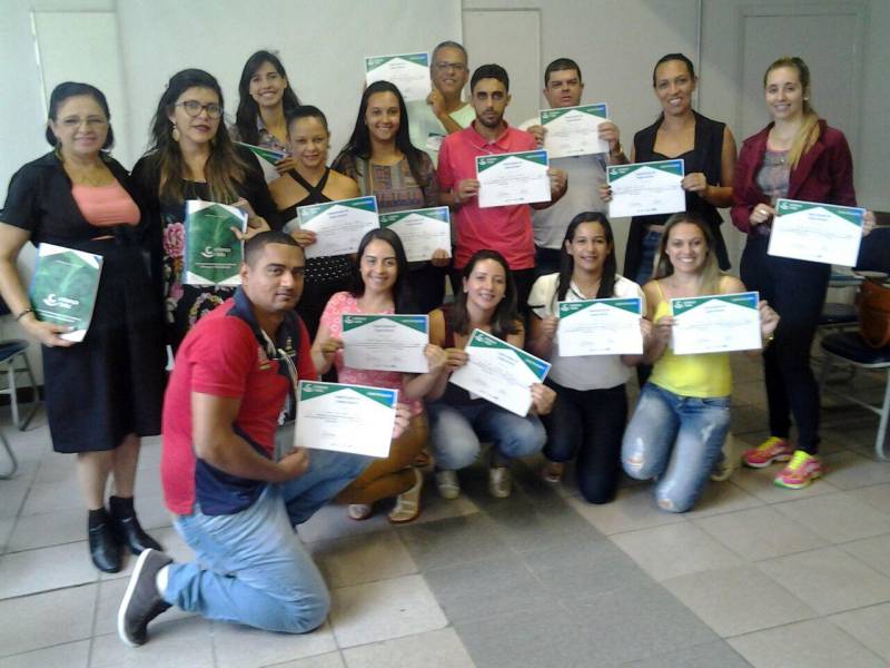 Servidores da Secretaria Estadual de Assistência Social, Trabalho, Emprego e Renda (Seaster) puderam mostrar um pouco do trabalho desenvolvido com crianças, pelo órgão no Pará. Foi durante a capacitação para supervisores do Programa Criança Feliz, promovida pelo Ministério do Desenvolvimento Social (MDS), em Belo Horizonte, que terminou na sexta-feira (2). As servidoras Maria José Pereira e Adriana Barros, a convite do MDS, ministraram curso como multiplicadoras da metodologia de Cuidados para o Desenvolvimento da Criança (CDC) para formar supervisores regionais da metodologia no estado mineiro. A ideia é que eles possam identificar casos de necessidade de intervenção na interação criança/família, levando orientações que estimulam o crescimento e desenvolvimento saudável da criança. O curso contou com momentos teóricos e práticos com visitas de estudo de caso realizadas no Hospital Sophia Feldman, na creche São Vicente de Paula e no Centro Educacional São Francisco.
FOTO: ASCOM / SEASTER
DATA: 02.03.2018
BELÉM - PARÁ <div class='credito_fotos'>Foto: ASCOM / SEASTER | <a href='/midias/2018/originais/52b2b3e4-b8ee-490b-a093-e35fef81238a.jpg' download><i class='fa-solid fa-download'></i> Download</a></div>