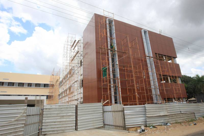 Em Capanema, está sendo construído o Hospital Regional dos Caetés (foto). É mais uma unidade de saúde estratégica na cobertura de alta e média complexidade; atenderá a população de 17 municípios da Região Nordeste
FOTO: SIDNEY OLIVEIRA / AG. PARÁ
DATA: 18.10.2018
CASTANHAL - PARÁ <div class='credito_fotos'>Foto: Sidney Oliveira/Ag. Pará | <a href='/midias/2018/originais/52c3477a-7900-4060-8b37-b58d5f48a192.jpg' download><i class='fa-solid fa-download'></i> Download</a></div>
