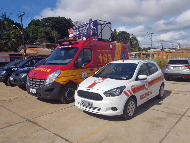 Durante a cerimônia também foram entregues dois veículos (foto) à Superintendência do Sistema Penitenciário do Estado (Susipe) para transporte de presos, para atendimento na região Carajás, sendo uma para Parauapebas e outro para o município de Marabá. Os veículos são usados na movimentação de custodiados para audiências com a Justiça, entre outros serviços operacionais.
FOTO: KÉLIA SANTOS / ASCOM CRGSP
DATA: 19.05.2018
PARAUAPEBAS - PARÁ <div class='credito_fotos'>Foto: KÉLIA SANTOS / ASCOM CRGSP | <a href='/midias/2018/originais/52c70485-68d5-4fc3-a767-6e55a58afcff.jpg' download><i class='fa-solid fa-download'></i> Download</a></div>
