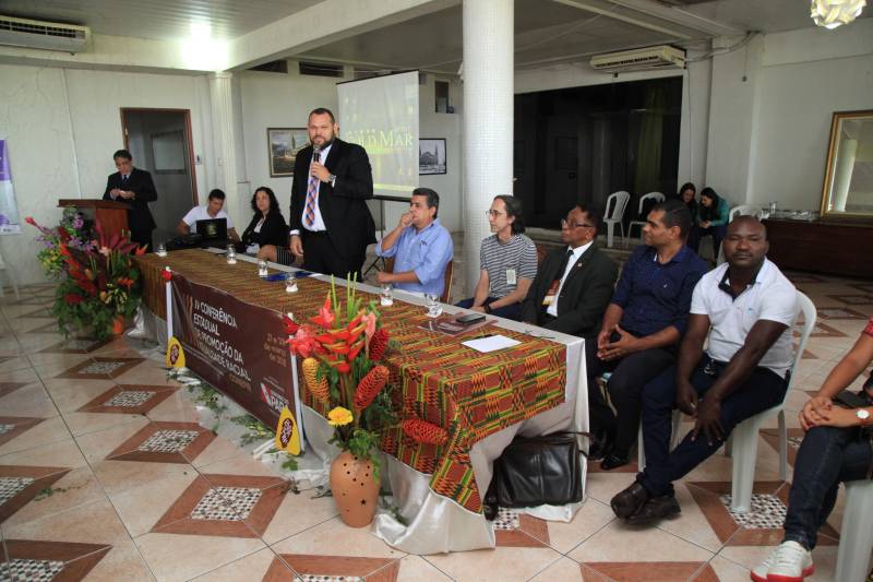 Com debates sobre representatividade, violência e racismo contra populações de matriz africana, quilombolas e indígenas, a IV Conferência Estadual de Promoção da Igualdade Racial foi aberta nesta terça-feira, 27, no Hotel Gold Mar, em Belém. Na foto, o secretário de Estado de Justiça e Direitos Humanos do Pará, Michell Mendes Durans.
FOTO: WAGNER ALMEIDA / ASCOM SEJUDH
DATA: 27.03.2018
BELÉM - PARÁ
<div class='credito_fotos'>Foto: Wagner Almeida/ Ascom Sejudh | <a href='/midias/2018/originais/5381bb28-d0a8-4f9f-b03a-714751bc4ef3.jpg' download><i class='fa-solid fa-download'></i> Download</a></div>