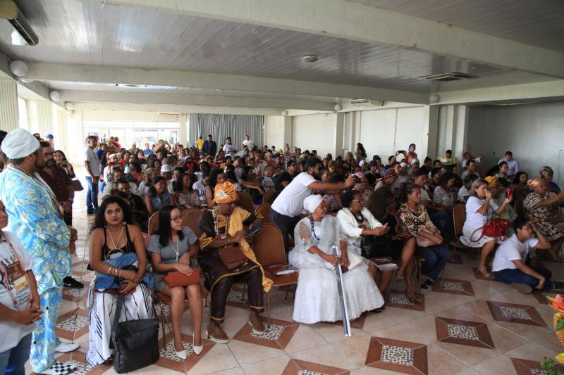 Com debates sobre representatividade, violência e racismo contra populações de matriz africana, quilombolas e indígenas, a IV Conferência Estadual de Promoção da Igualdade Racial foi aberta nesta terça-feira, 27, no Hotel Gold Mar, em Belém.
FOTO: WAGNER ALMEIDA / ASCOM SEJUDH
DATA: 27.03.2018
BELÉM - PARÁ
<div class='credito_fotos'>Foto: Wagner Almeida/ Ascom Sejudh | <a href='/midias/2018/originais/53c6cb48-6b49-4dc0-997c-4c99cf87f711.jpg' download><i class='fa-solid fa-download'></i> Download</a></div>