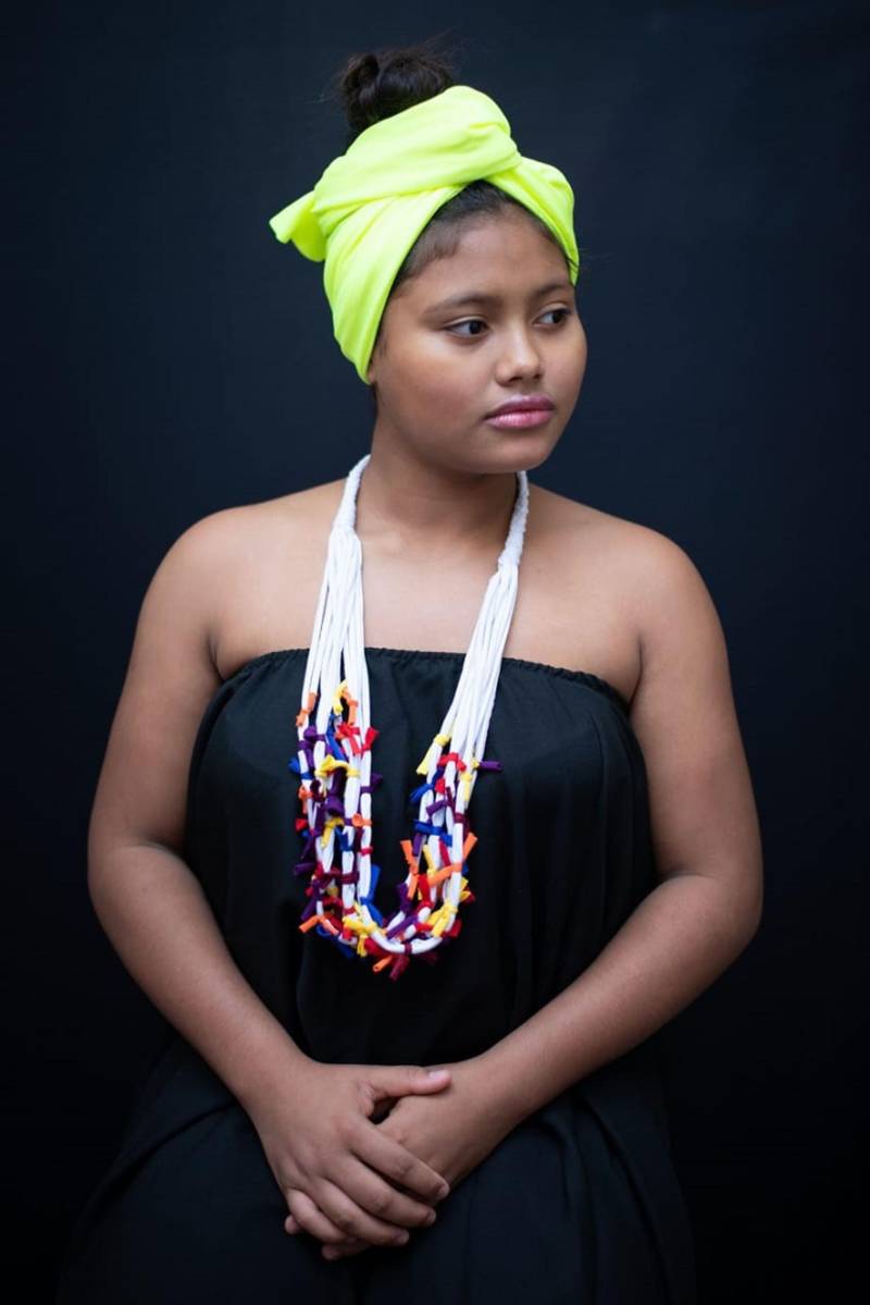 A Escola Estadual General Gurjão, no bairro da Cidade Velha, encontrou uma maneira expressiva para valorizar a cultura e história do povo negro neste 20 de novembro, Dia Nacional da Consciência Negra. A partir das 14 horas desta terça-feira (20), a escola sediará a exposição “Minha Essência Humana”, que reúne fotos nas quais 15 alunas, professoras e servidoras da “General Gurjão”, aparecem com indumentárias típicas da cultura afro-brasileira.

FOTO: ASCOM SEDUC
DATA: 19.11.2018
BELÉM - PARÁ <div class='credito_fotos'>Foto: ASCOM SEDUC   |   <a href='/midias/2018/originais/54663b09-da20-43ec-8adb-f40cdfc3413f.jpg' download><i class='fa-solid fa-download'></i> Download</a></div>