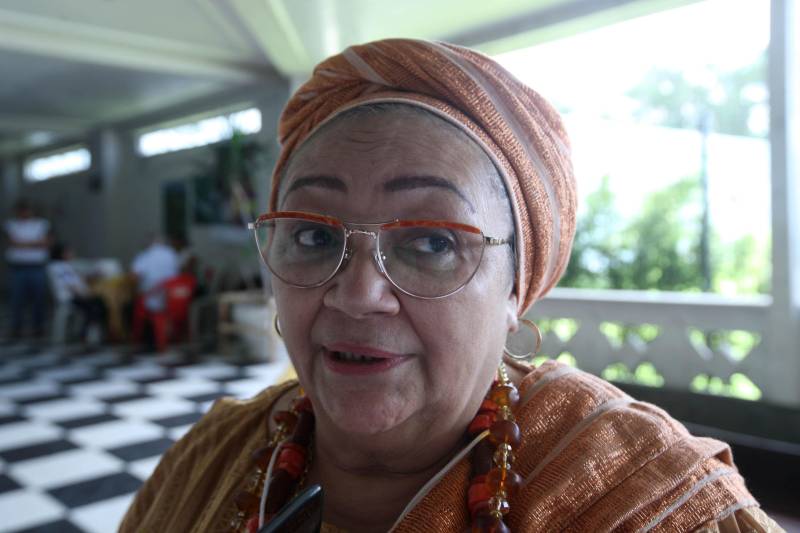 Mais de 400 lideranças de povos tradicionais de matrizes africanas, remanescentes quilombolas e indígenas estão reunidos em Belém, em um hotel da cidade, para a IV Conferência Estadual de Promoção da Igualdade Racial (Conepir). Na foto, Mãe Nalva de Oxum, representante do Povo Tradicional de Matrizes Africanas e gerente de igualdade racial da Geppir.
FOTO: RODOLFO OLIVEIRA / AG. PARÁ
DATA: 28.03.2018
BELÉM - PARÁ <div class='credito_fotos'>Foto: Rodolfo Oliveira/Ag. Pará | <a href='/midias/2018/originais/5491d421-b6eb-4b2a-a14c-70d59e62db4e.jpg' download><i class='fa-solid fa-download'></i> Download</a></div>