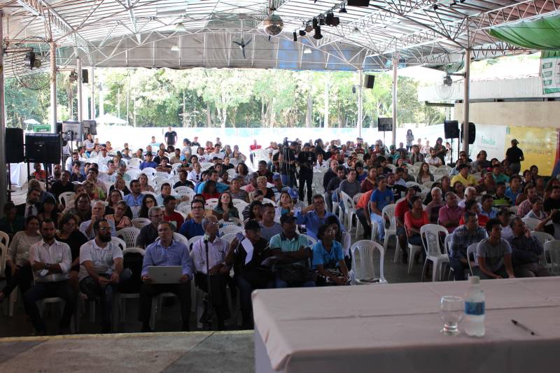 A audiência pública destinada ao debate sobre a solicitação de Licença Prévia para a Usina Termelétrica (UTE) Novo Tempo, realizada em Vila dos Cabanos, nesta terça-feira (24), no município de Barcarena, reuniu representantes sindicais, comunitários, autoridades e a população em geral.
FOTO: ASCOM SEMAS
DATA: 25.04.2018
BARCARENA - PARÁ <div class='credito_fotos'>Foto: ASCOM SEMAS | <a href='/midias/2018/originais/54c44f4f-bb28-4640-8160-0efd53a9d724.jpg' download><i class='fa-solid fa-download'></i> Download</a></div>