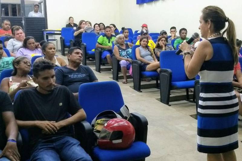 Nesta quinta-feira (8) foram entregues os certificados do curso de “Capacitação em economia solidária, cooperativismo, autogestão, cadeia produtiva de resíduos e informática” para catadores de materiais recicláveis da rede CentPará. Eles receberam, ainda, kits de equipamentos de proteção individual (EPIs). Na foto, a titular da Seaster, Ana Cunha.

FOTO: ASCOM SEASTER
DATA: 08.02.2018
BELÉM - PARÁ <div class='credito_fotos'>Foto: Ascom Seaster   |   <a href='/midias/2018/originais/54c92d38-e694-4034-ac09-e2a54e9aa09a.jpg' download><i class='fa-solid fa-download'></i> Download</a></div>