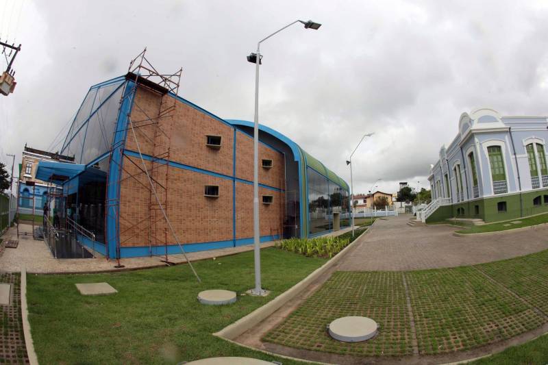 A inauguração do Liceu de Música de Bragança, neste dia 15, pode ser entendida como acontecimento de rotina de governo, mas a entrega das instalações, que ocupam um prédio da primeira metade do século passado, e um teatro contemporâneo, tem um significado para além dos acontecimentos de agenda da administração pública.

FOTO: RODOLFO OLIVEIRA / AG. PARÁ
DATA: 14.12.2018
BRAGANÇA - PARÁ <div class='credito_fotos'>Foto: Rodolfo Oliveira/Ag. Pará   |   <a href='/midias/2018/originais/54db9203-cacd-4836-b7a6-2154d877c433.jpg' download><i class='fa-solid fa-download'></i> Download</a></div>