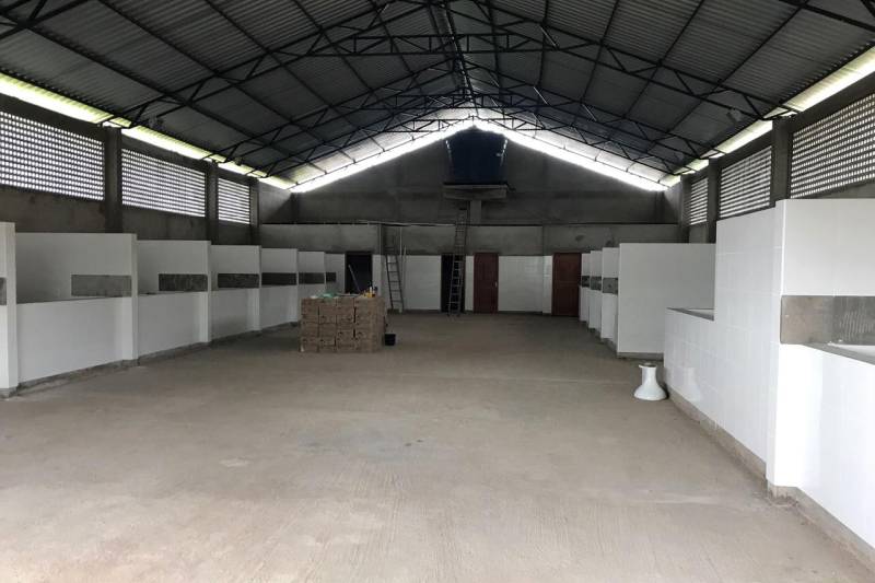 Além da visita ao terminal hidroviário, a comitiva também vistoriou as obras do Mercado Municipal (foto), que foram retomadas. De acordo com Rodrigo Branco, a obra é constituída por dois pavilhões - um para mercado de carnes e peixe e outro para mercado de frutas, legumes e verduras em geral.
FOTO: SAMUEL ALVARENGA / SECOM
DATA: 13.03.2018
SANTANA DO TAPARÁ - PARÁ <div class='credito_fotos'>Foto: Samuel Alvarenga / Secom | <a href='/midias/2018/originais/54ff228a-594b-4d99-9314-457e9842a39d.jpg' download><i class='fa-solid fa-download'></i> Download</a></div>