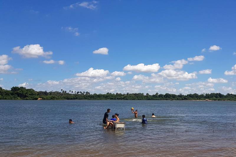 A 100 quilômetros de Marabá, a cidade de Palestina do Pará se torna um recanto para os veranistas que procuram nas águas do Araguaia descanso, contemplação da natureza e diversão.
FOTO: ASCOM CRGSP
DATA: 08.07.2018
PALESTINA DO PARÁ - PARÁ <div class='credito_fotos'>Foto: ASCOM CRGSP | <a href='/midias/2018/originais/55507144-e882-4135-8901-bc068a0b2b88.jpg' download><i class='fa-solid fa-download'></i> Download</a></div>