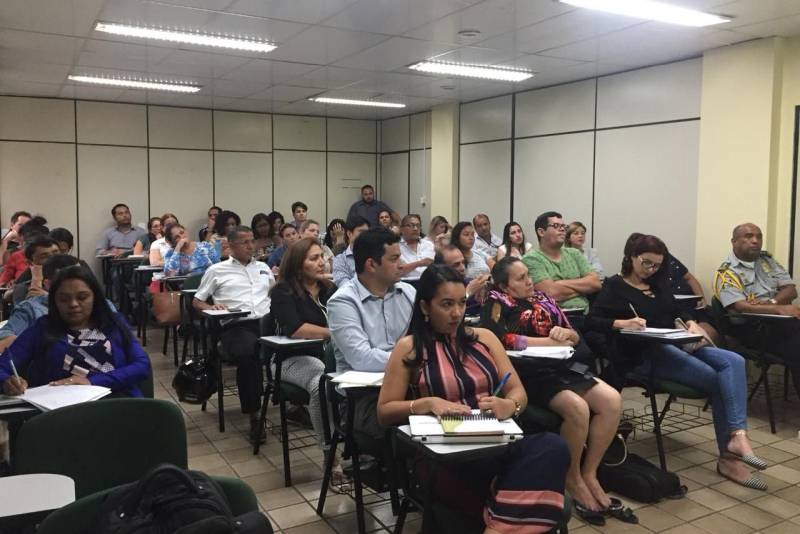 Iniciou na segunda-feira (5), mais uma edição do Curso Siconv destinado às prefeituras que fazem parte do Programa Municípios Sustentáveis (PMS). Cinquenta técnicos, de cinco cidades paraenses (Belém, Abaetetuba, Santana do Araguia, Bujaru e Capanema), participam da iniciativa da Secretaria Extraordinária de Municípios Sustentáveis, em parceria com a Escola de Governança do Pará (EGPA) e Secretaria de Estado de Administração (Sead). O curso tem duração de cinco dias.
FOTO: DANI FILGUEIRAS / ASCOM SEMSU
DATA: 05.11.2018
BELÉM - PARÁ <div class='credito_fotos'>Foto: DANI FILGUEIRAS / ASCOM SEMSU | <a href='/midias/2018/originais/55c708f9-beba-4d9a-ad5e-77347cb80172.jpg' download><i class='fa-solid fa-download'></i> Download</a></div>
