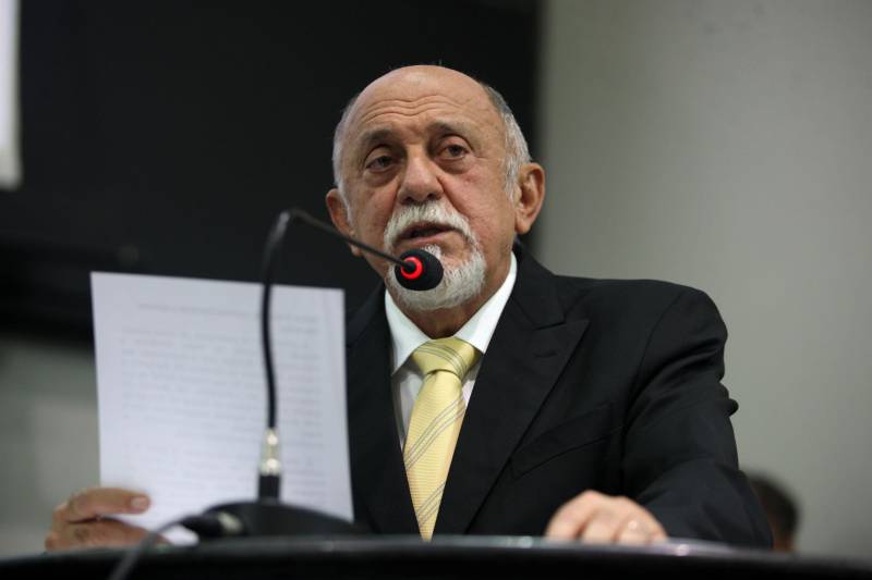 O governador Simão Jatene (foto) entregou, na manhã desta terça-feira (6), a "Mensagem Governamental do Pará à Assembleia Legislativa 2018", em sessão especial que abriu os trabalhos da Casa no exercício 2018. A leitura do documento destacou os principais resultados alcançados pelo governo no ano anterior e fez prognósticos de obras e serviços previstos para este ano.
FOTO: ANTONIO SILVA / AG. PARÁ
DATA: 06.02.2018
BELÉM - PARÁ <div class='credito_fotos'>Foto: Antônio Silva/Ag. Pará | <a href='/midias/2018/originais/55ecaaa2-e83f-40e5-a6d4-9c901aecc4a7.jpg' download><i class='fa-solid fa-download'></i> Download</a></div>