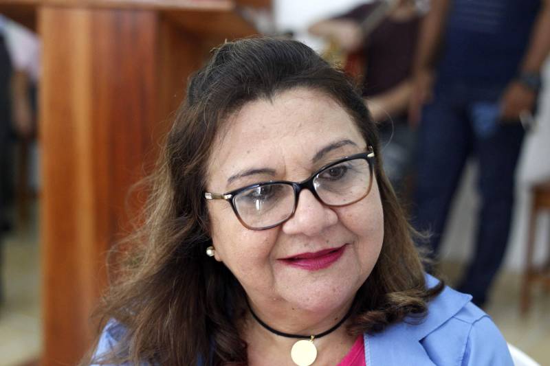 A erradicação do analfabetismo nos presídios do Pará é uma das metas de gestão da Superintendência do Sistema Penitenciário do Estado (Susipe), que por meio da sua Diretoria de Reinserção Social, realizou na manhã da última quinta-feira (22), a cerimônia de entrega do certificado de alfabetização à 32 internos custodiados no Centro de Recuperação do Coqueiro (CRC). Na foto, a coordenadora Estadual da Educação de Jovens e Adultos da Seduc, Núncia Azevedo.

FOTO: AKIRA ONUMA / ASCOM SUSIPE
DATA: 22.11.2018
BELÉM - PARÁ <div class='credito_fotos'>Foto: Akira Onuma / Ascom Susipe   |   <a href='/midias/2018/originais/55f5922a-fcda-49ab-8942-b713adcabdfc.jpg' download><i class='fa-solid fa-download'></i> Download</a></div>