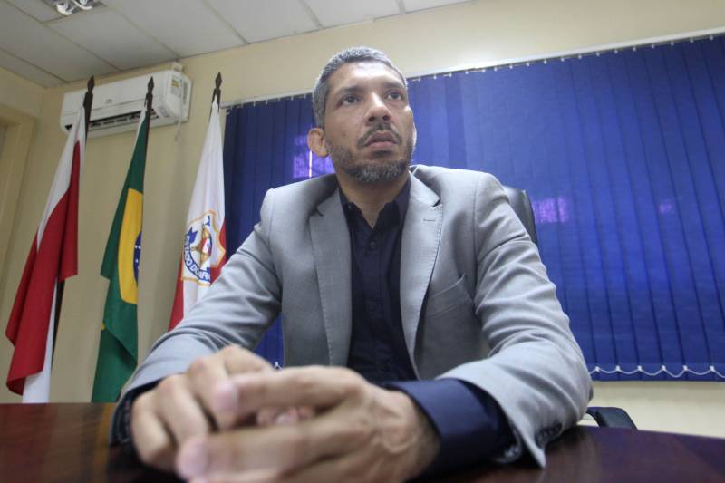De acordo com o delegado geral da Polícia Civil do Pará, Cláudio Galeno (foto), nenhum outro estado brasileiro teve esse incremento em sua força policial. “Posso afirmar sem medo que o governador Simão Jatene foi o grande responsável pela revitalização do nosso contingente policial.
FOTO: MARCELO LELIS / AG. PARÁ
DATA: 21.05.2018
BELÉM - PARÁ <div class='credito_fotos'>Foto: Marcelo Lelis / Ag. Pará | <a href='/midias/2018/originais/56b7634b-9665-41b9-915d-297226461e5e.jpg' download><i class='fa-solid fa-download'></i> Download</a></div>