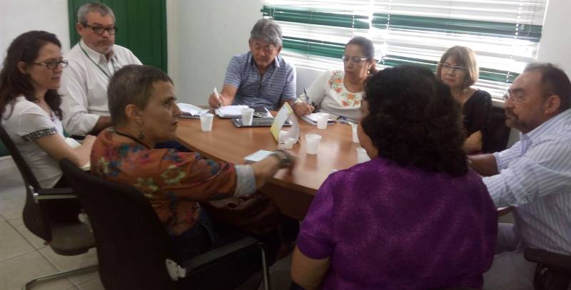 Técnicos da Empresa de Assistência Técnica e Extensão Rural do Estado do Pará (Emater-Pará) e da Empresa Brasileira de Pesquisa Agropecuária (Embrapa/Amazônia Oriental), se reuniram para organizar a retomada da cooperação técnica e a construção de agenda de trabalho conjunto, com foco sistema de agricultura sem queima, além de visar a ampliação de outras ações conjuntas entre as duas empresas. A reunião foi realizada na manhã desta segunda-feira, 7, no escritório central da Emater, em Marituba.

FOTO: ASCOM EMATER
DATA: 07.05.2018
MARITUBA - PARÁ <div class='credito_fotos'>Foto: ASCOM EMATER   |   <a href='/midias/2018/originais/56b8beed-2c5e-43e6-ad58-3e92d68b31a7.jpg' download><i class='fa-solid fa-download'></i> Download</a></div>
